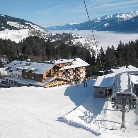 With Sauna Right On The Ski Slope アパート *